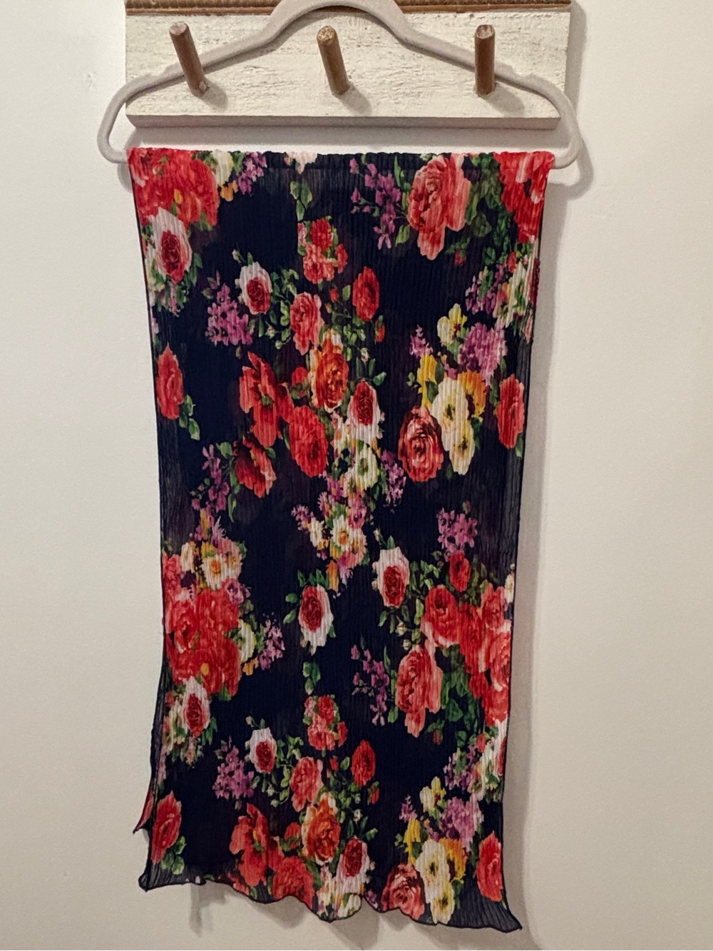 Sheer floral pleated scarf